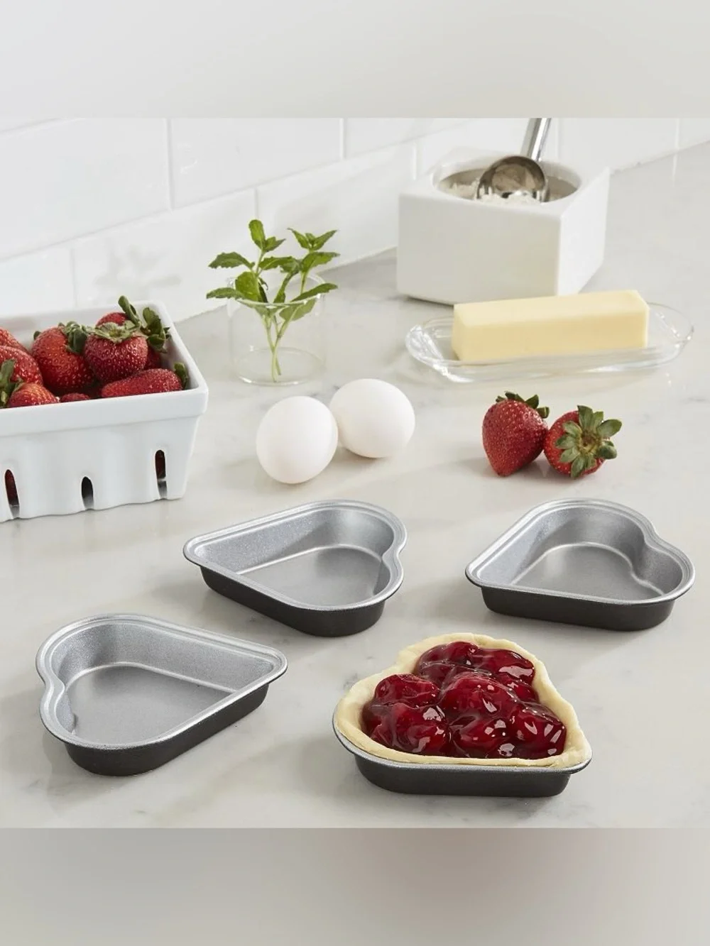 SET OF 7 NON-STICK HEART SHAPED MINI BAKING PANS